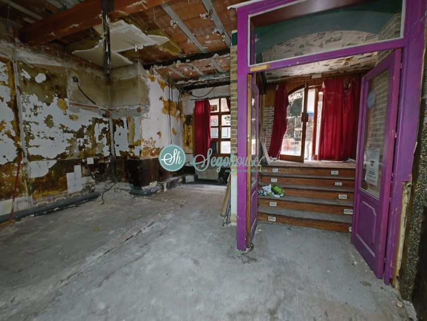 Segovia, SEG 40001 - Unit 01 - - Interior Photo - Image 2 of 18