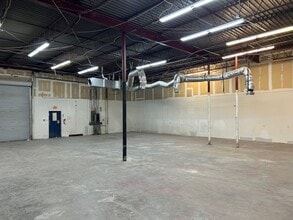 2734 W Kingsley Rd, Garland, TX to rent Interior Photo- Image 1 of 3