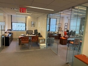 122 E 42nd St, New York, NY to rent Interior Photo- Image 2 of 6