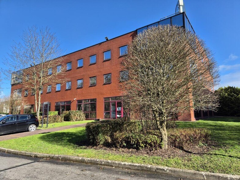 Allée Kepler, Champs-sur-Marne to rent - Building Photo - Image 1 of 4