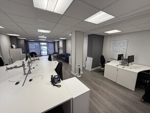 5-6 Church Green W, Redditch to rent Interior Photo- Image 2 of 2