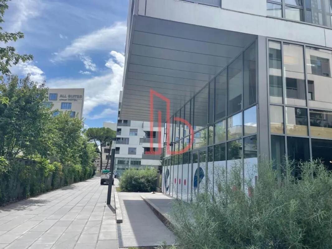 Office in Bordeaux to rent Building Photo- Image 1 of 7