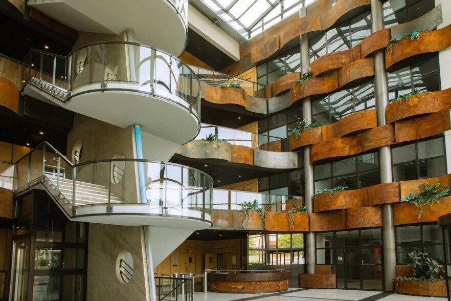 2 Rue De La Redoute, Guyancourt to rent - Interior Photo - Image 3 of 17