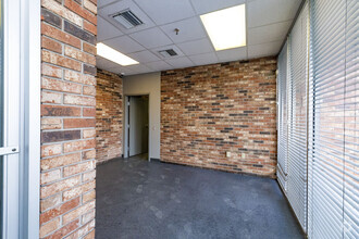 5806 N 53rd St, Tampa, FL for rent Lobby- Image 1 of 28