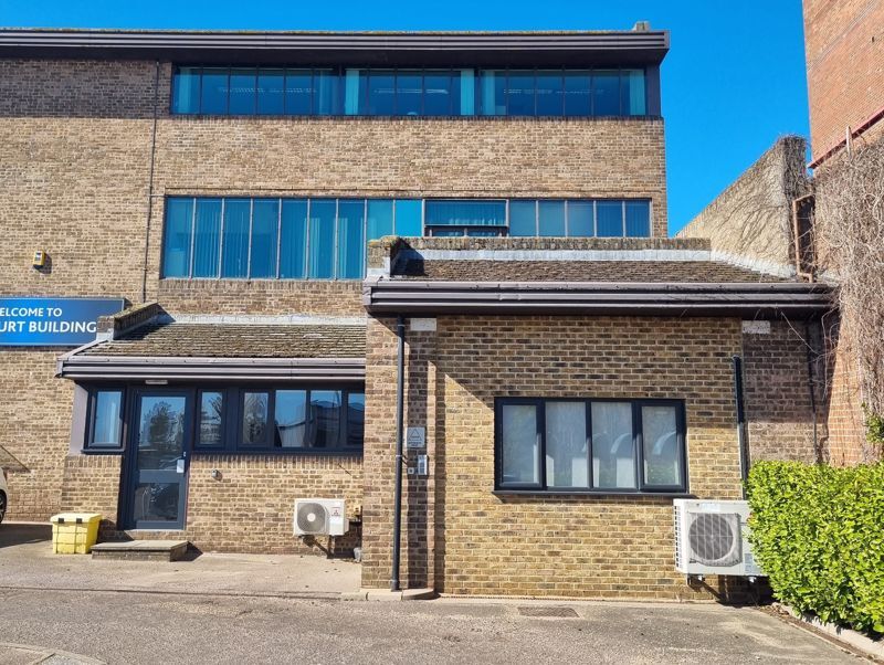 Whapload Rd, Lowestoft to rent Building Photo- Image 1 of 2