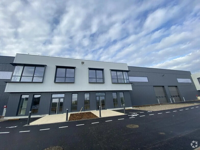 Light Industrial in Saint-Priest to rent - Primary Photo - Image 2 of 23