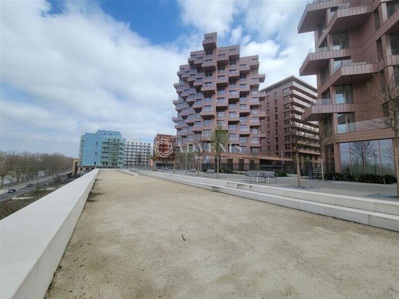 4 24 Rue Maya Angelou, Saint-Ouen-sur-Seine to rent - Building Photo - Image 2 of 7