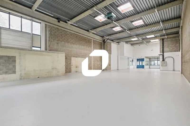 31 Avenue Des Pépiniéres, Fresnes to rent - Primary Photo - Image 3 of 18