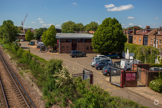 1-7 Moor Mead Rd, Twickenham for rent Primary Photo- Image 1 of 7