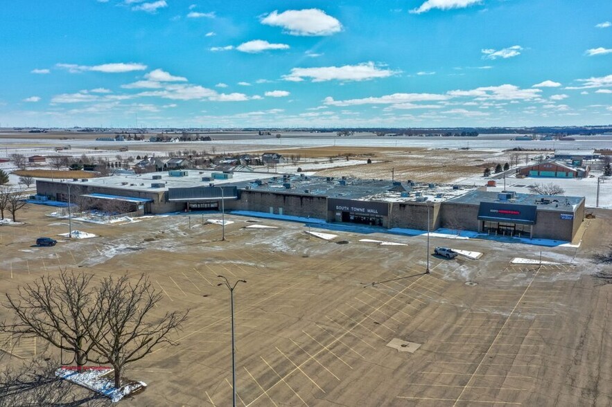 Retail in Ottawa, IL for sale - Aerial - Image 1 of 1