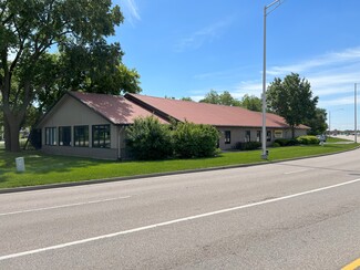 More details for 905 Pyott Rd, Crystal Lake, IL - Retail for Rent