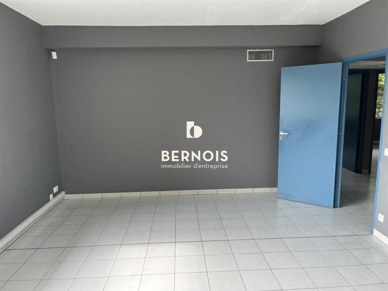 Office in La Seyne Sur Mer for sale - Interior Photo - Image 2 of 13