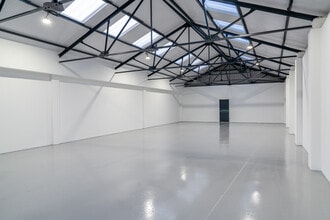 23 Crown Rd, Enfield to rent Interior Photo- Image 2 of 2