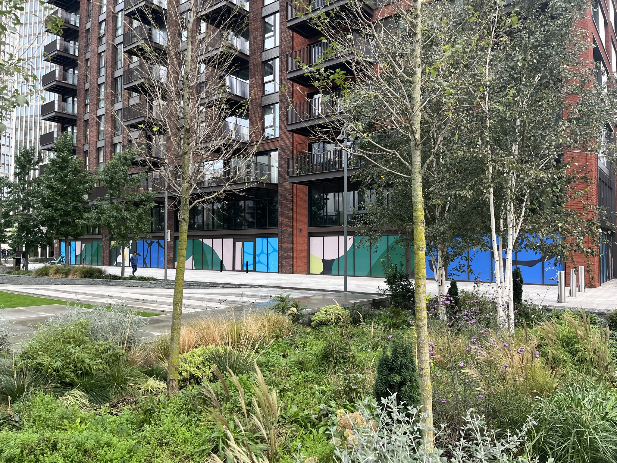 Viaduct Gdns, London for rent Building Photo- Image 1 of 4