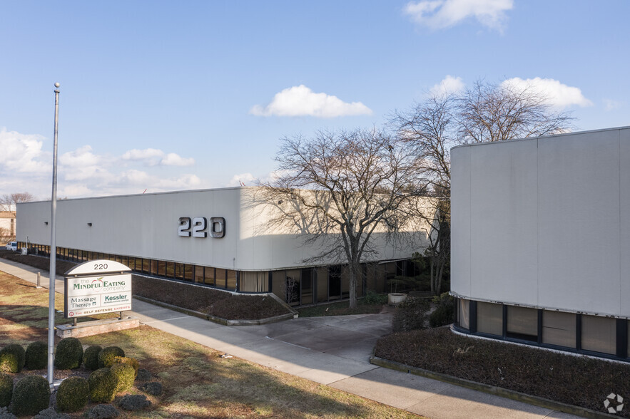 220 Centennial Ave, Piscataway, NJ for sale - Primary Photo - Image 1 of 1