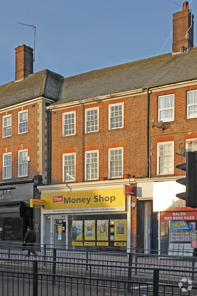 123 Station Rd, Edgware to rent - Building Photo - Image 2 of 2