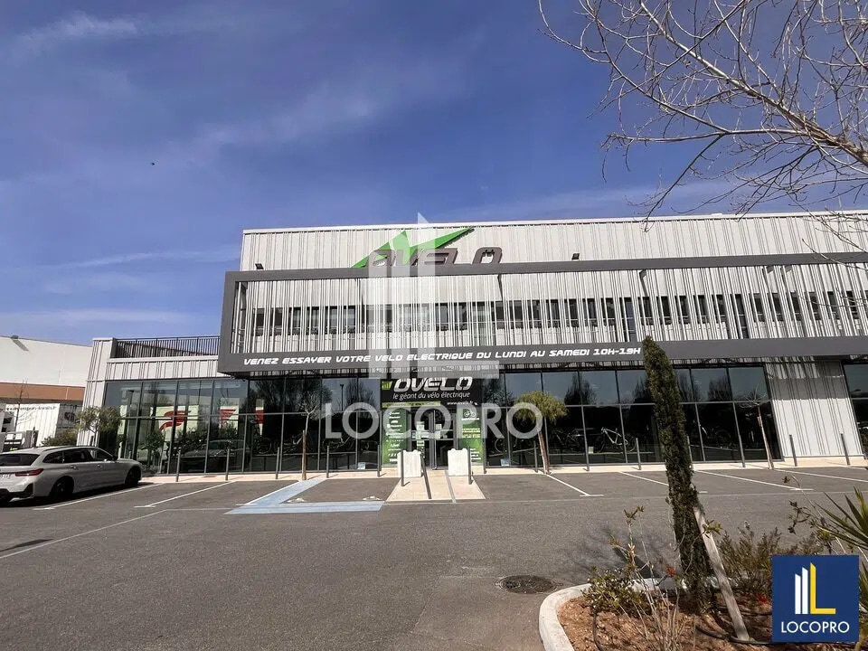 Vente Entrepôt 3 700 m² - Photo 1