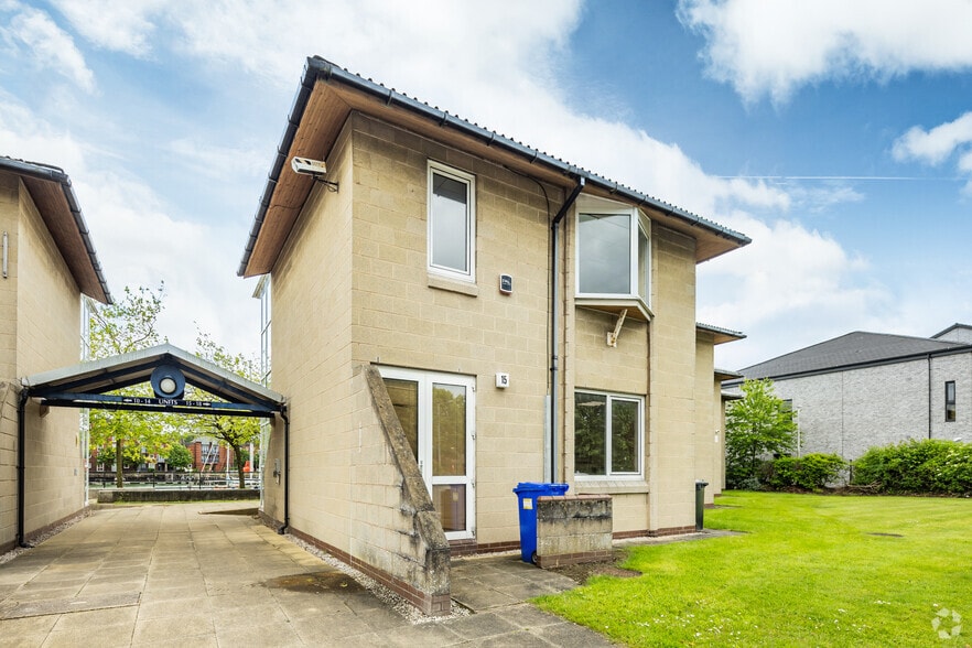 Navigation Way, Preston to rent - Building Photo - Image 2 of 5