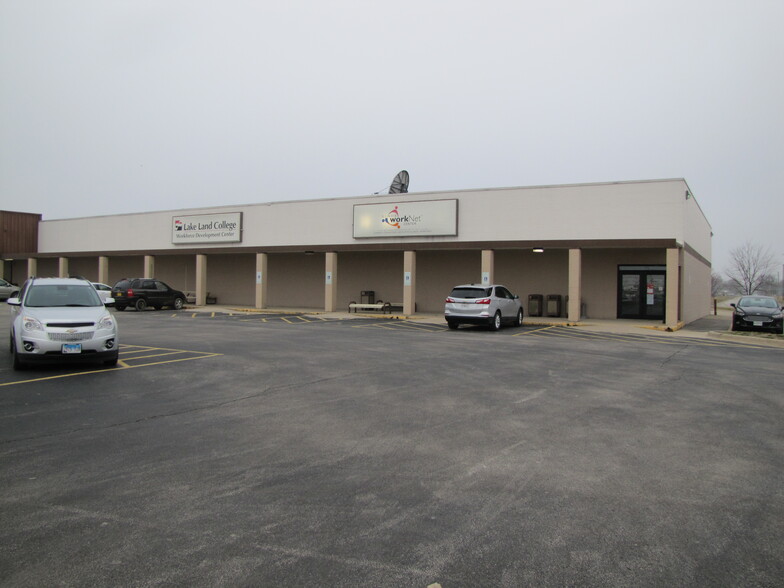 305 Richmond Ave E, Mattoon, IL for rent - Building Photo - Image 1 of 9