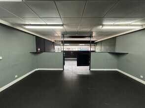 33 Hampton Ct, Peterborough to rent Interior Photo- Image 2 of 9