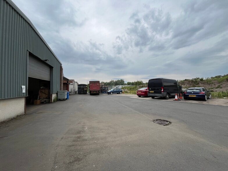 7 Kyle Rd, Irvine to rent - Building Photo - Image 3 of 6