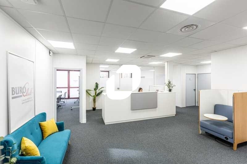 Office in Saint-Germain-en-Laye to rent Interior Photo- Image 1 of 6