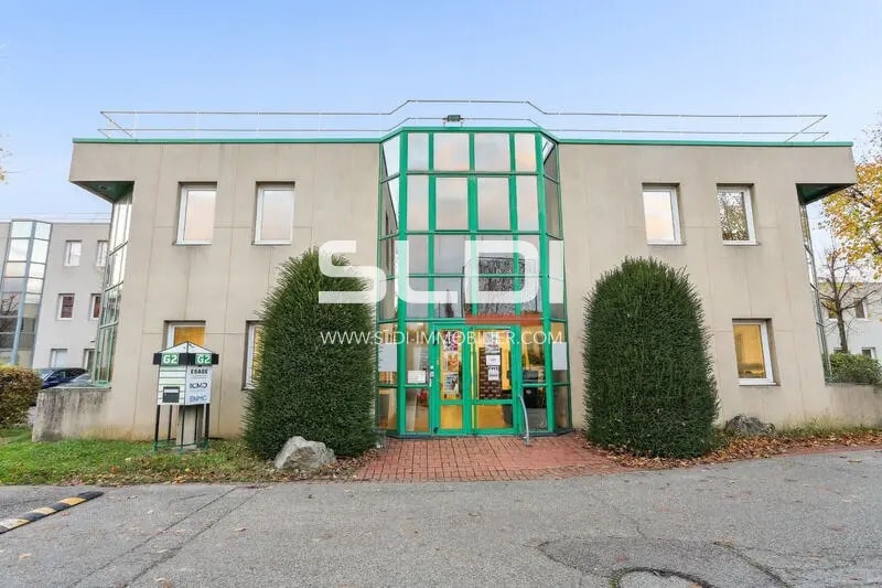 Office in Lyon to rent Building Photo- Image 1 of 13