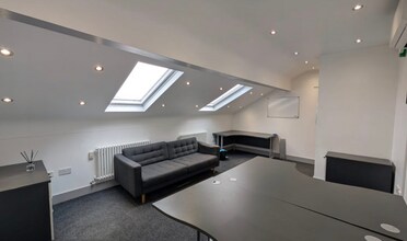 1 Grove St, Wilmslow to rent Interior Photo- Image 2 of 5
