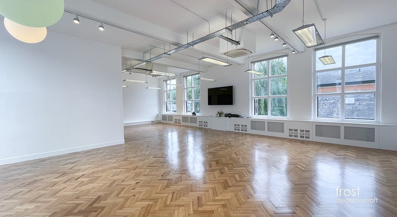 2 Olaf St, London to rent Interior Photo- Image 1 of 8