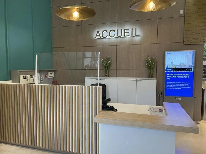 42 Boulevard De La Libération, Saint-Denis to rent - Lobby - Image 3 of 4