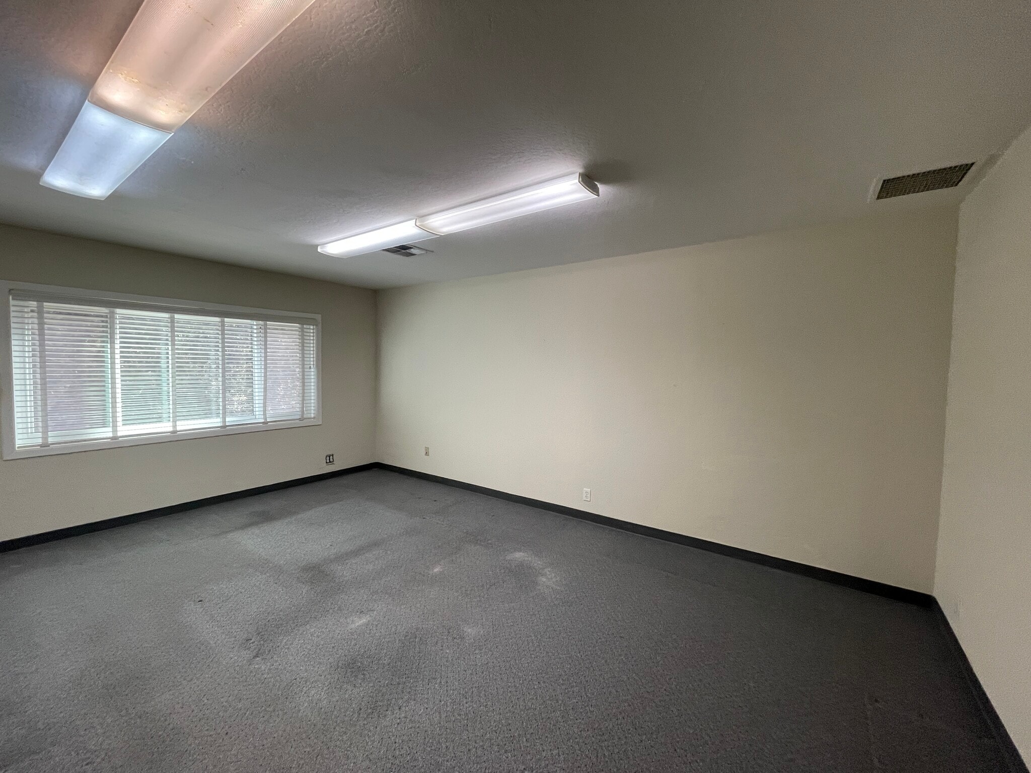 2007 W Hedding St, San Jose, CA to rent Interior Photo- Image 1 of 10