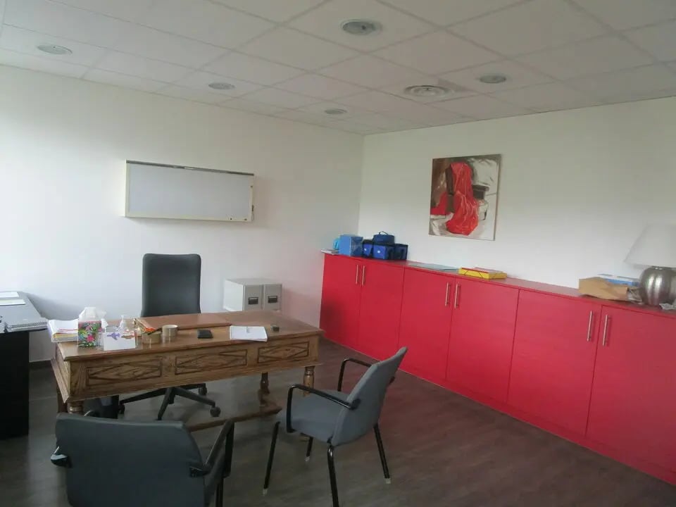 Location Bureaux 60 m² - Photo 1