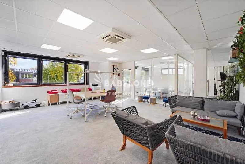 65 Rue Jean Jacques Rousseau, Suresnes to rent - Interior Photo - Image 2 of 12