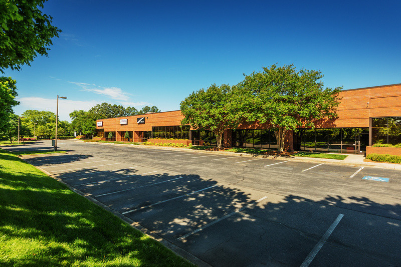 9201 Southern Pine Blvd, Charlotte, NC for rent - Building Photo - Image 1 of 1