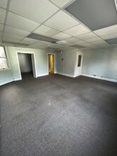 112 S Washington Ave, Bergenfield, NJ for rent Interior Photo- Image 1 of 3