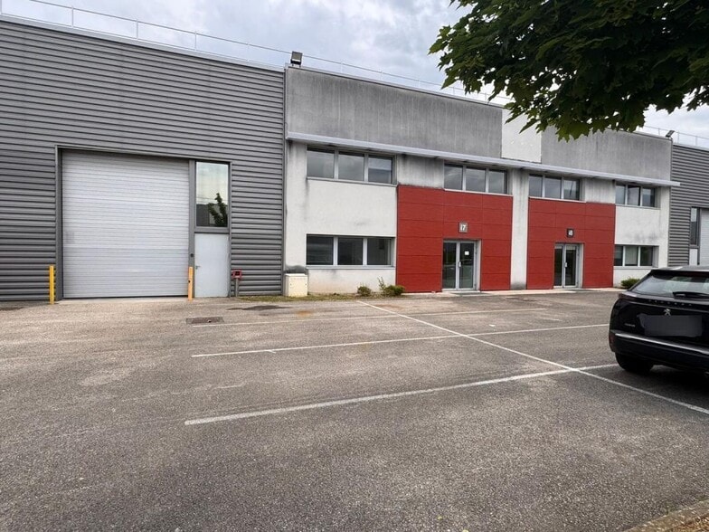 Light Industrial in Saint-Priest to rent - Building Photo - Image 2 of 6