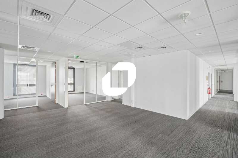 Office in Villeurbanne to rent - Building Photo - Image 3 of 23