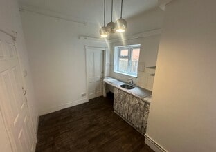 215 Station Rd, Wythall to rent Interior Photo- Image 2 of 8