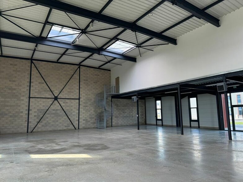 Light Industrial in Serris for sale - Interior Photo - Image 2 of 4