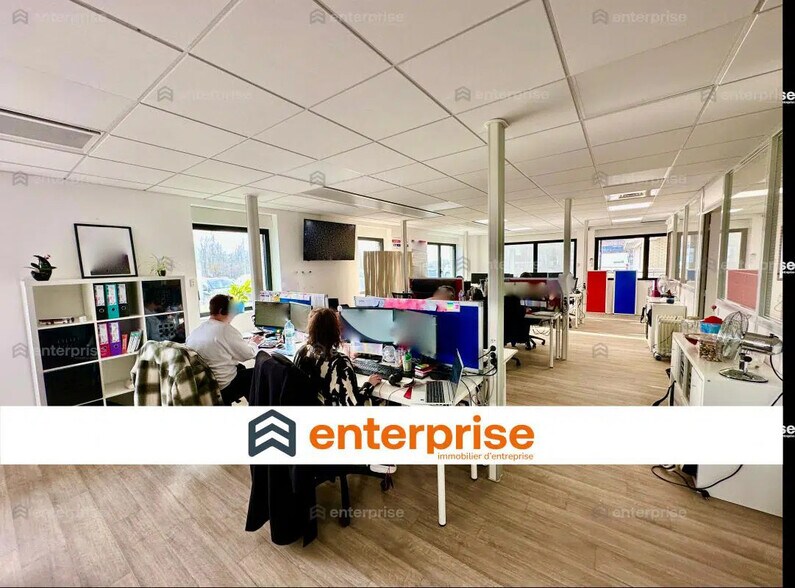 Office in Boves to rent - Interior Photo - Image 1 of 6