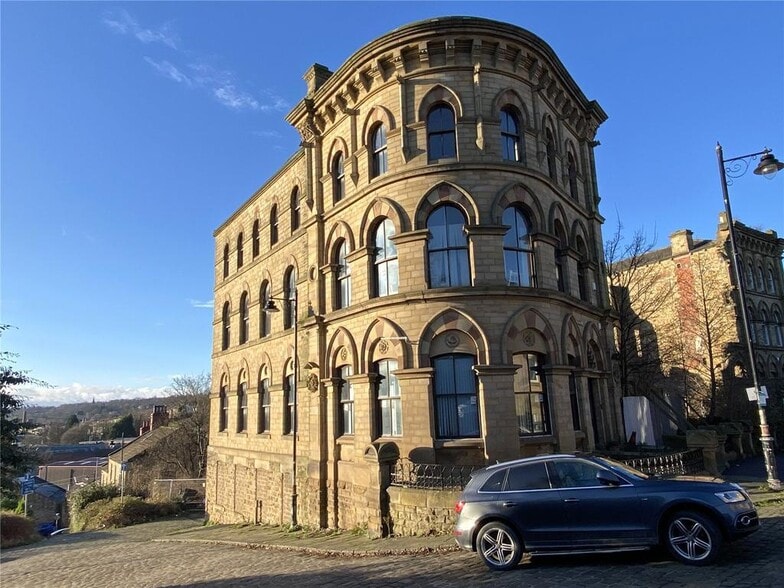 40 Station Rd, Batley for sale - Building Photo - Image 1 of 11