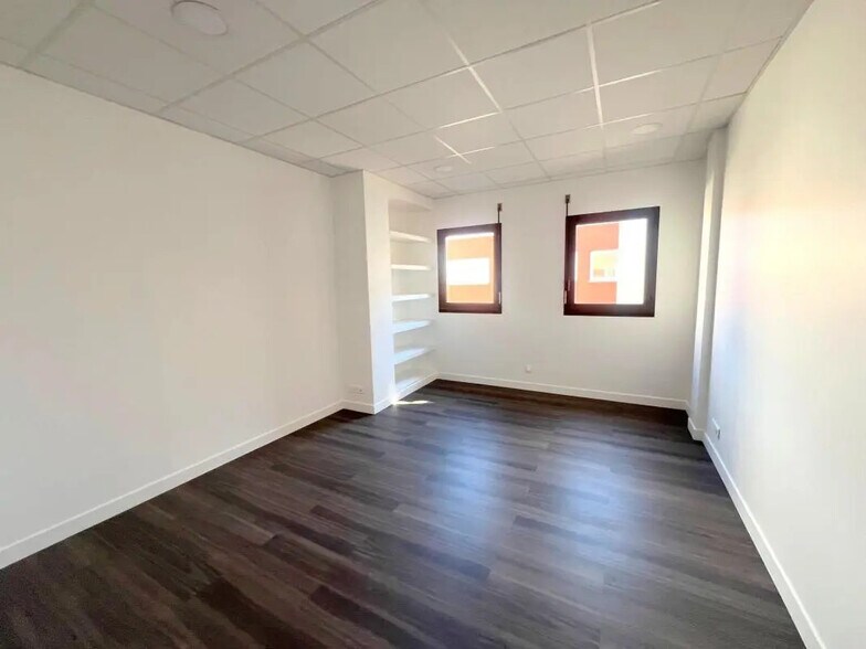 Office in Viroflay to rent - Interior Photo - Image 3 of 15