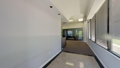 24011 Ventura Blvd, Calabasas, CA for rent Building Photo- Image 2 of 23