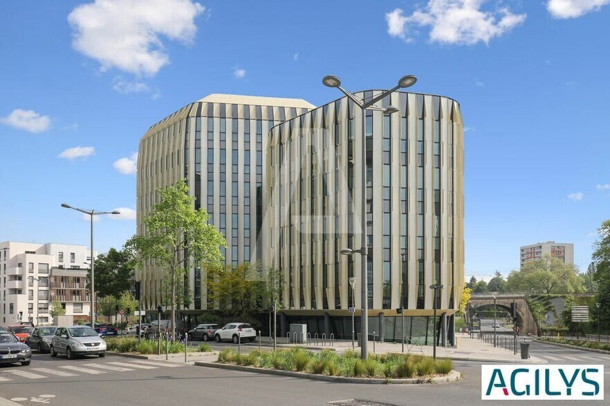 92 Avenue De Paris, Massy to rent - Building Photo - Image 1 of 15