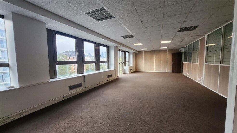 Office in La Garenne-Colombes to rent - Interior Photo - Image 2 of 7