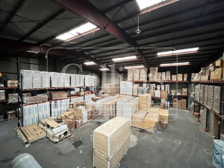 Industrial in Aubagne to rent - Building Photo - Image 1 of 5