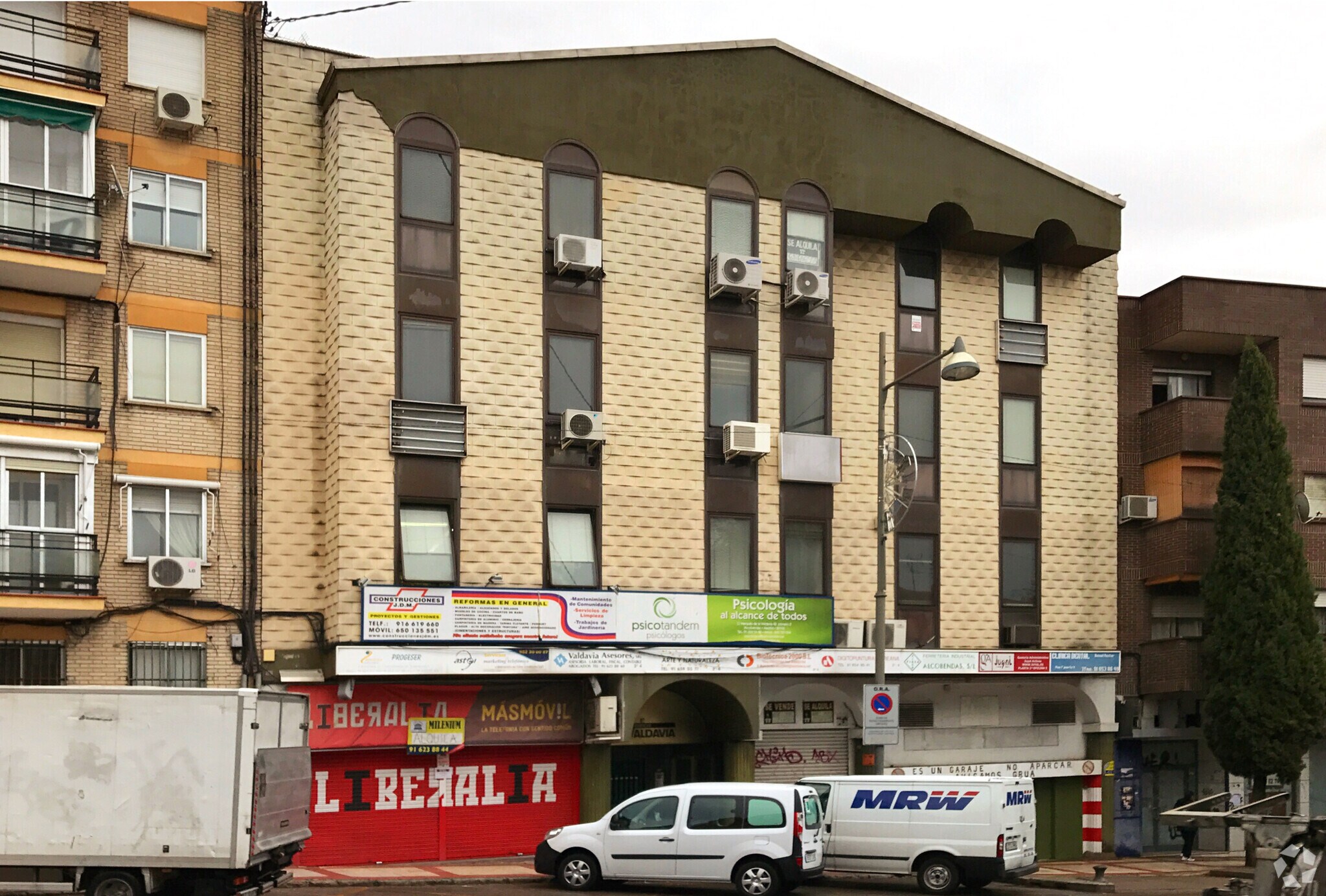 Calle del Marqués de la Valdavia, 42, Alcobendas, Madrid for sale Primary Photo- Image 1 of 1