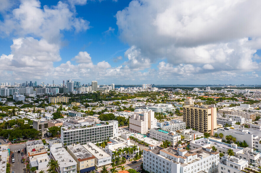 944 Collins Ave, Miami Beach, FL for rent - Building Photo - Image 2 of 4