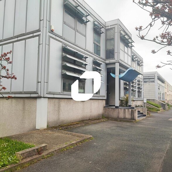 25-27 Rue Magellan, Sucy-en-Brie to rent - Building Photo - Image 1 of 9