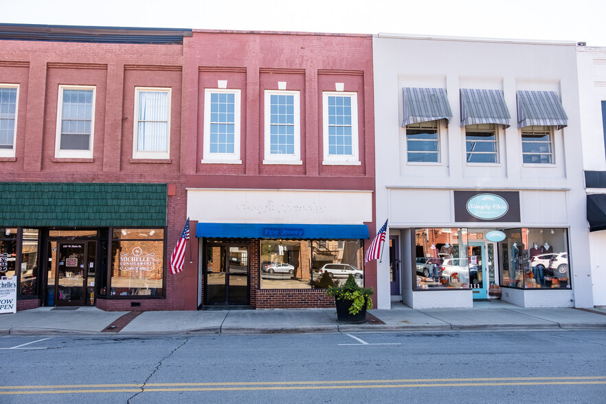 109 W Main St, Elkin, NC for sale - Building Photo - Image 1 of 1